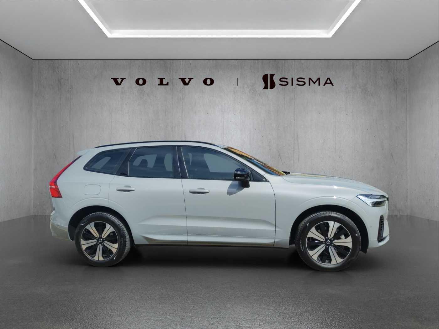 Volvo  XC60 Recharge Plus, T8 AWD Plug-in hybrid, Electric/Petrol, Dark