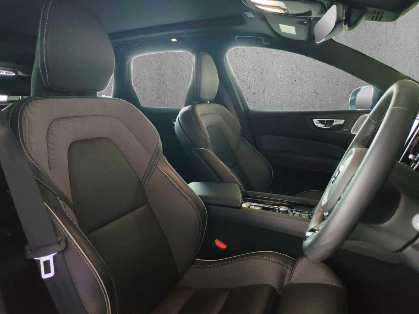 Volvo  XC60 Recharge Ultimate, T8 AWD Plug-in hybrid, Electric/Petrol, Dark
