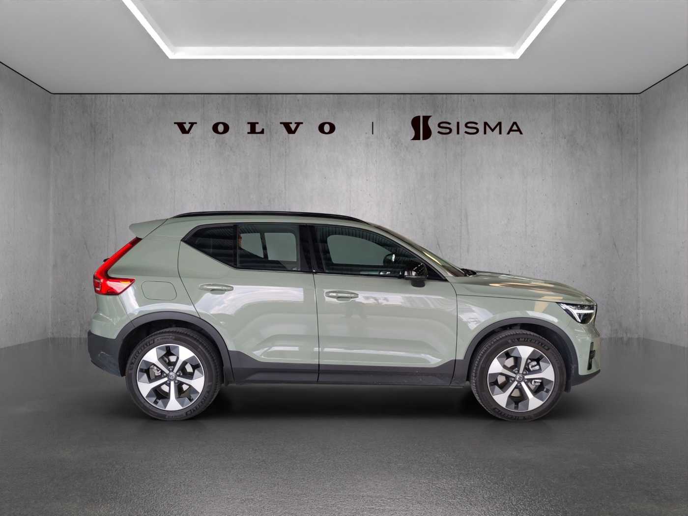 Volvo  XC40 Plus, B5 AWD Mild hybrid, Petrol, Dark