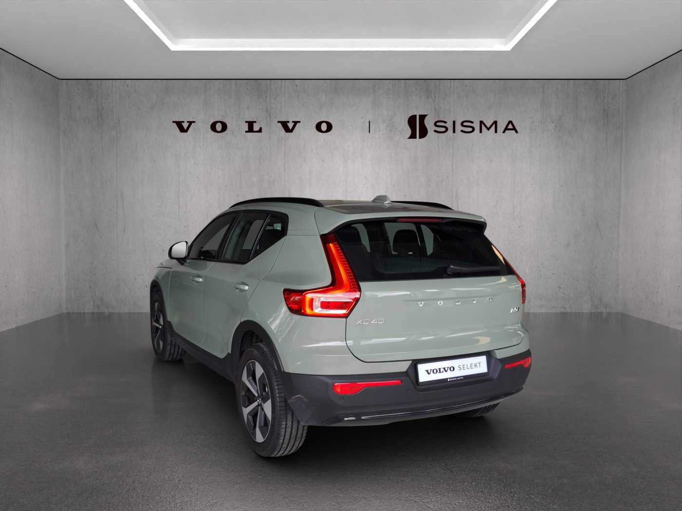 Volvo  XC40 Plus, B5 AWD Mild hybrid, Petrol, Dark