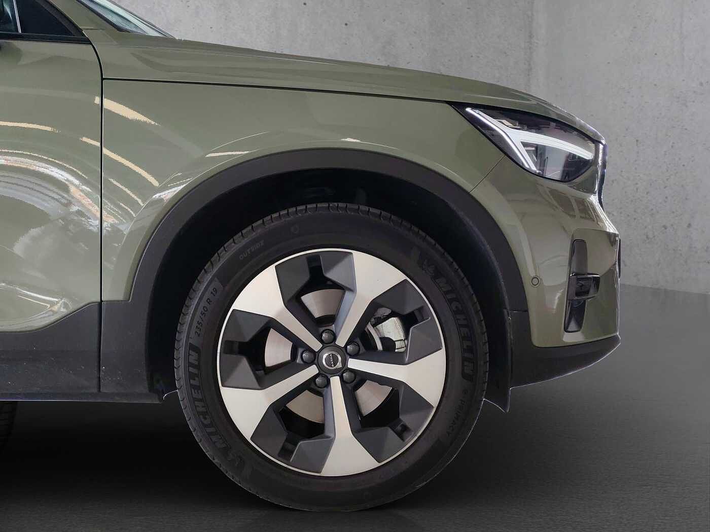 Volvo  XC40 Plus, B5 AWD Mild hybrid, Petrol, Dark