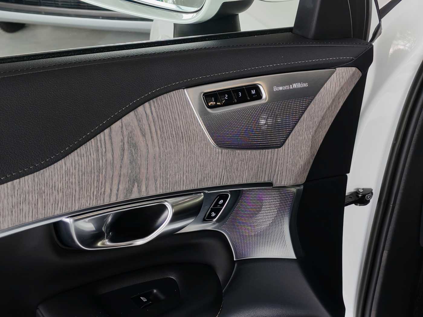 Volvo  XC90 Recharge Ultimate, T8 AWD Plug-in hybrid, Electric/Petrol, Bright, 7 Seats