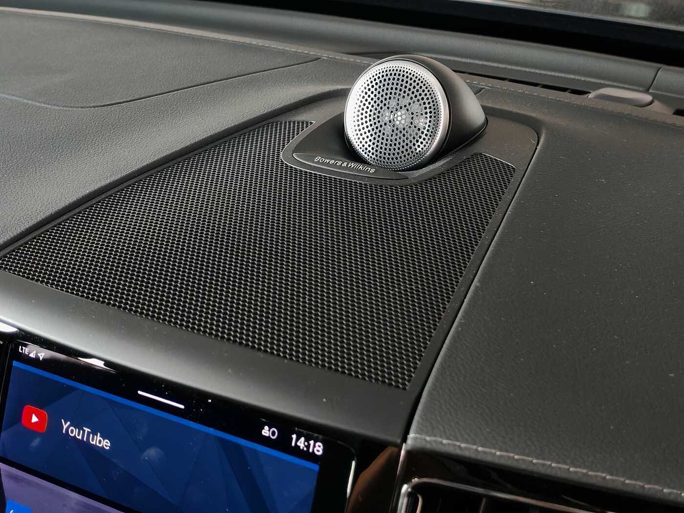 Volvo  XC60 Ultra, T8 AWD Plug-in hybrid, Electric/Petrol, Dark