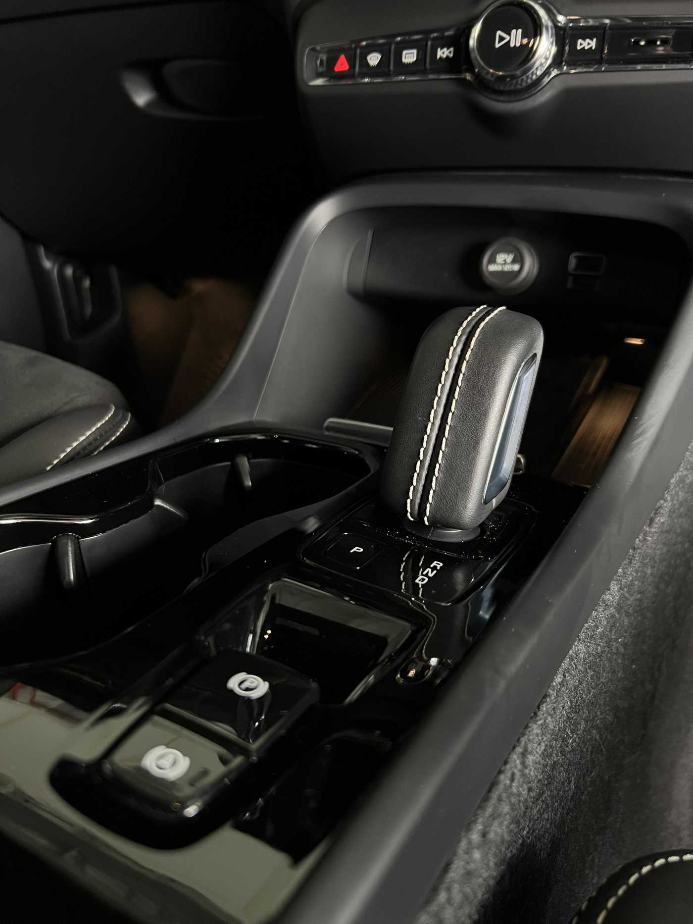 Volvo XC40 Recharge R-Design, T5