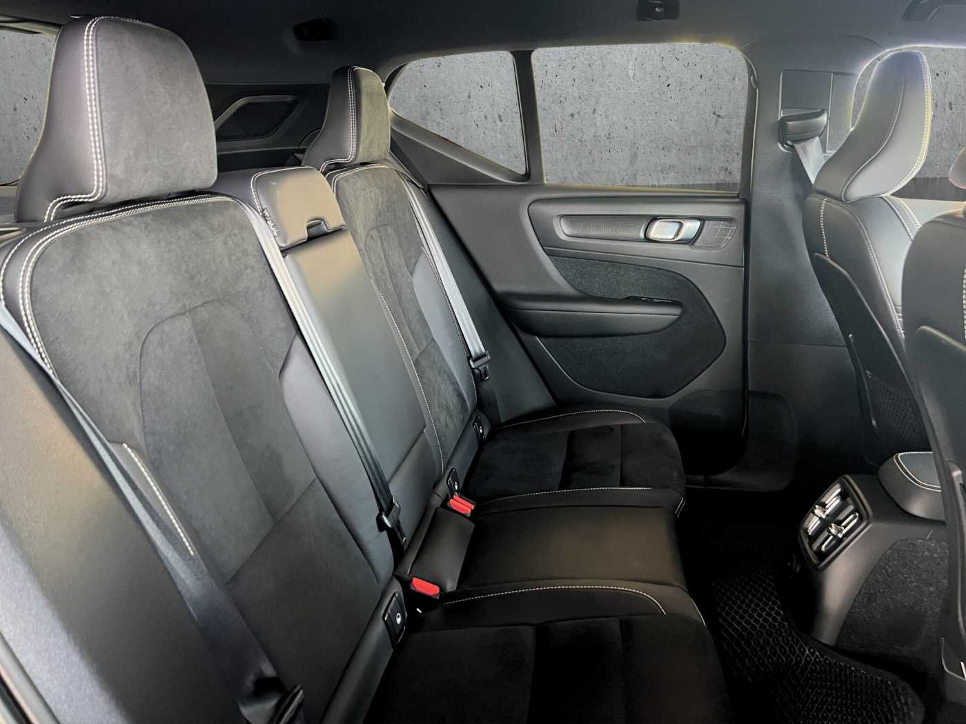 Volvo XC40 Recharge R-Design, T5