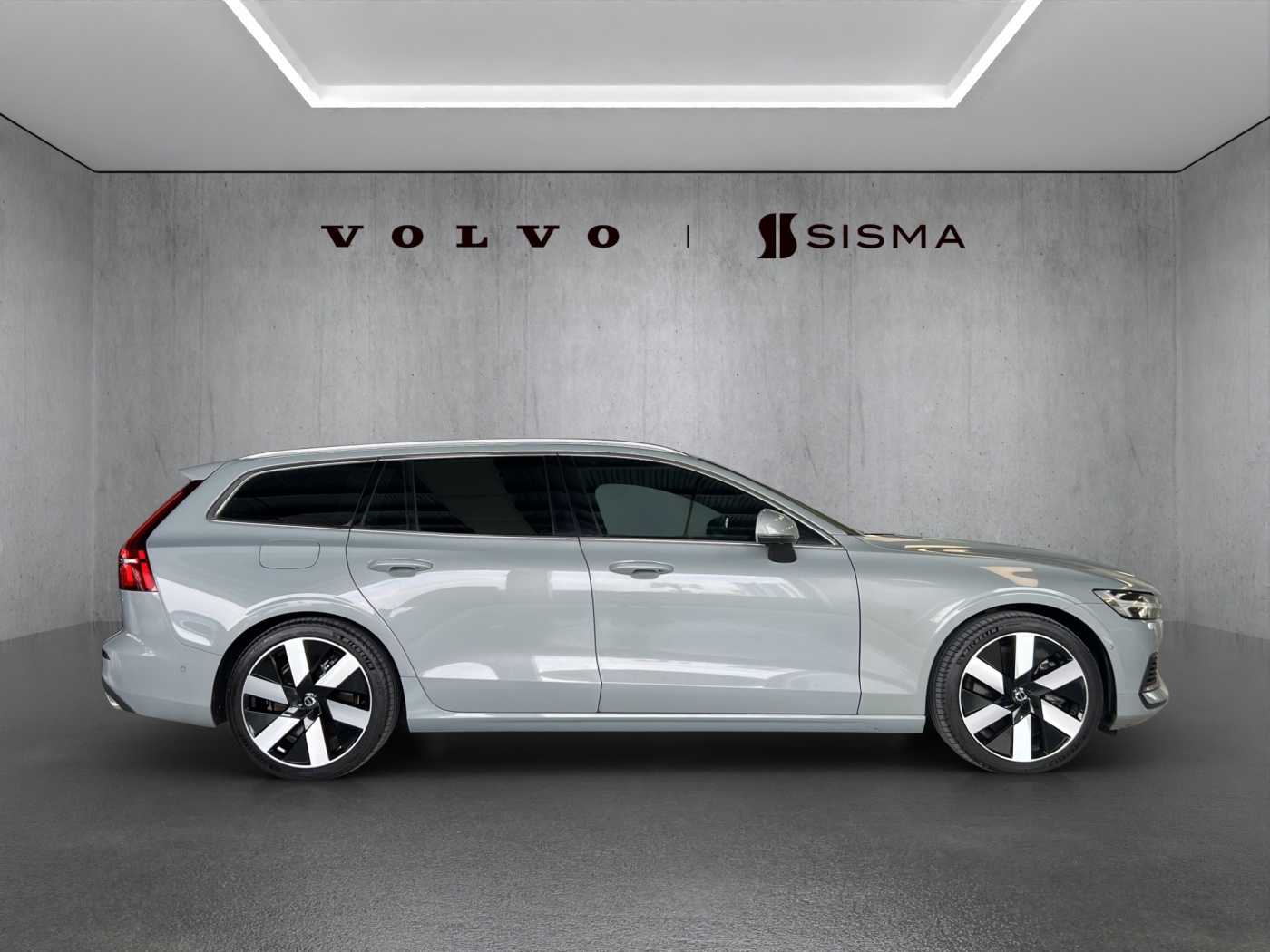 Volvo V60 Recharge Plus, T8 AWD Plug-in hybrid, Electric/Petrol, Bright