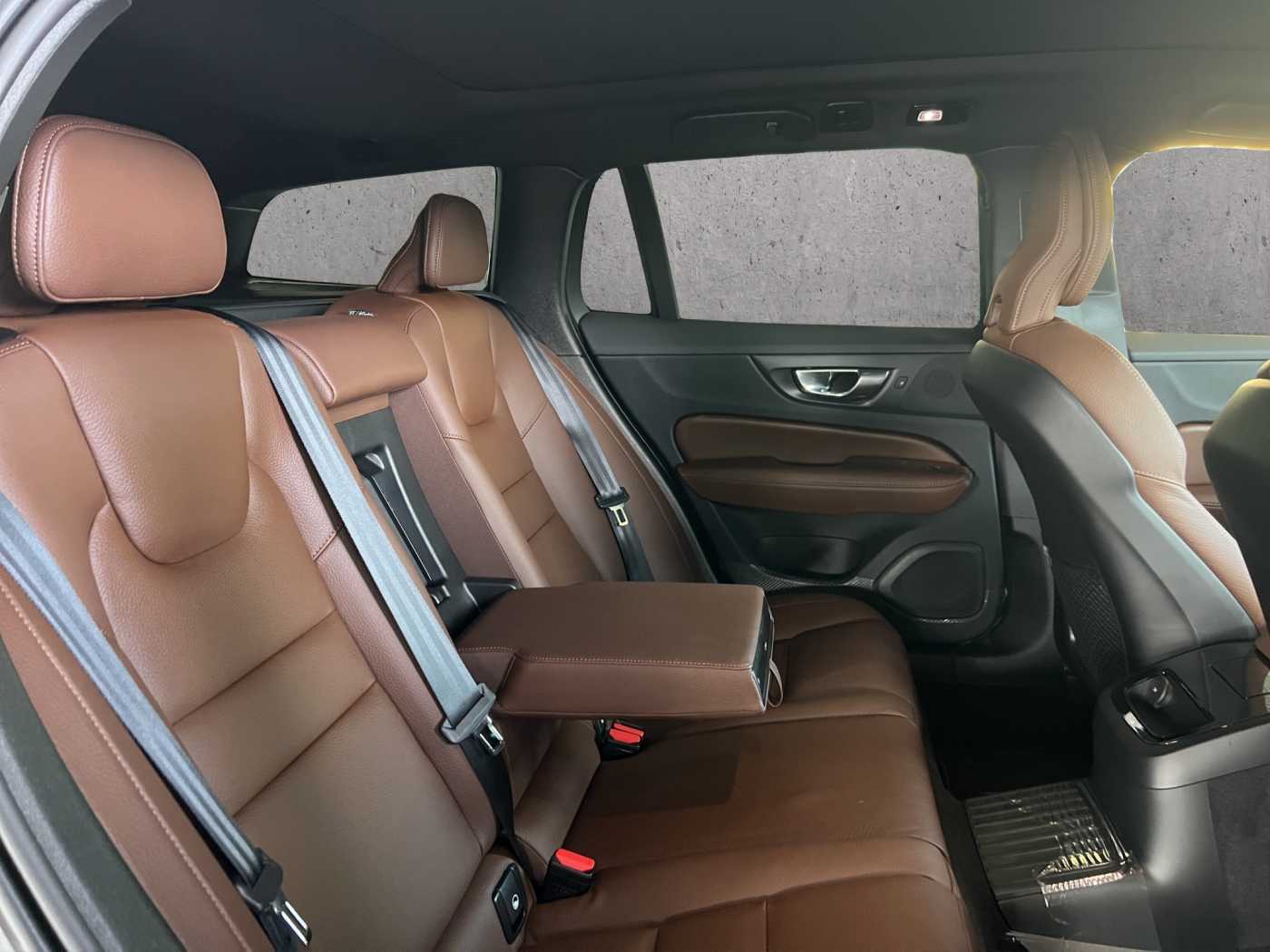 Volvo V60 Recharge Plus, T8 AWD Plug-in hybrid, Electric/Petrol, Bright