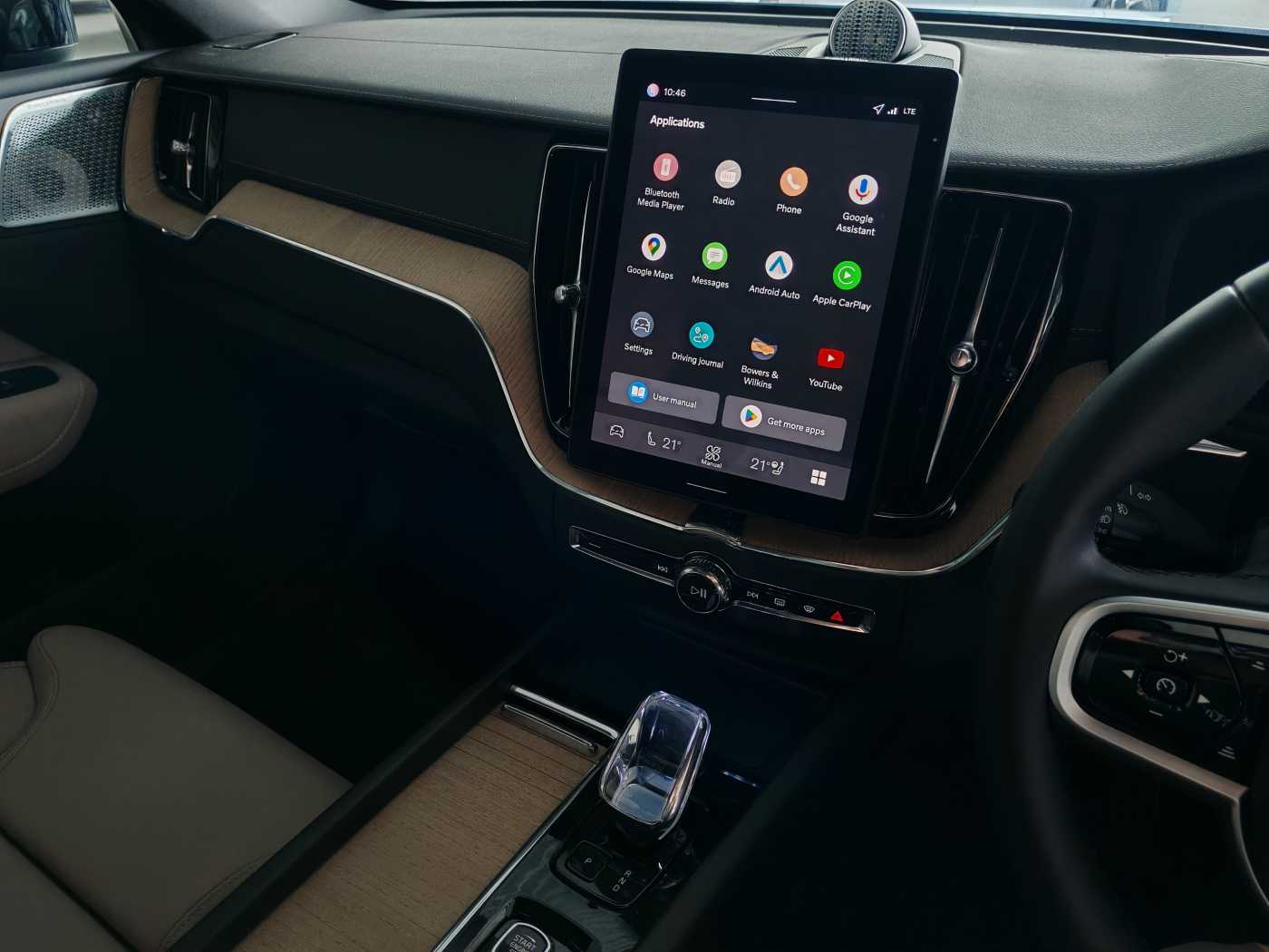 Volvo  XC60 Ultra, T8 AWD Plug-in hybrid, Electric/Petrol, Dark