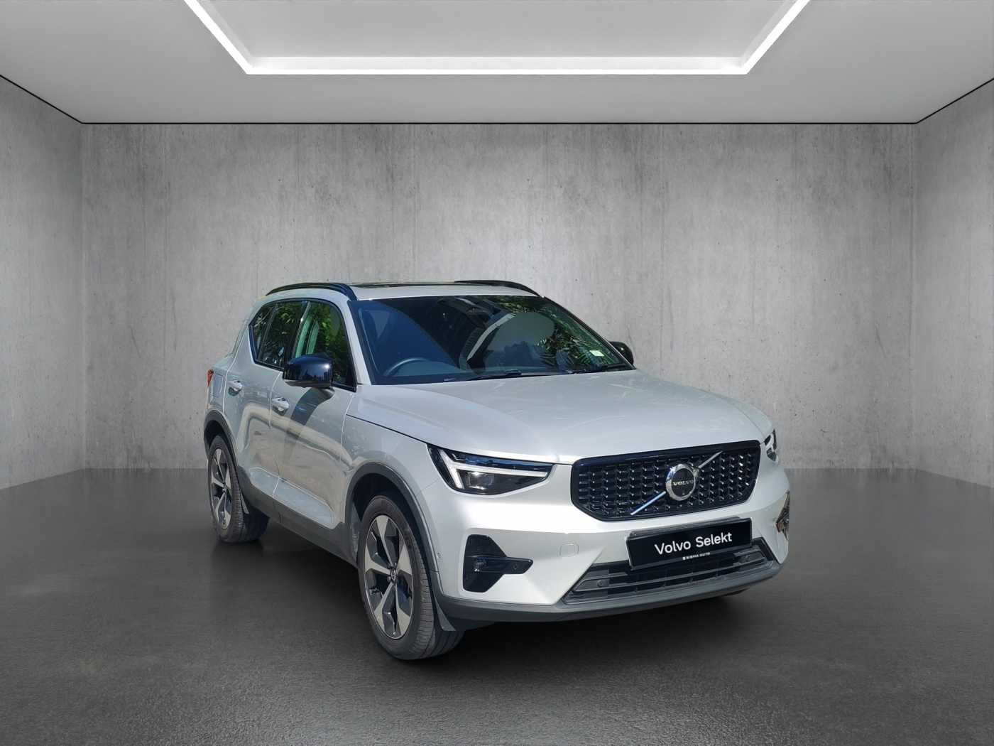 Volvo  XC40 Plus, B5 AWD Mild hybrid, Petrol, Dark