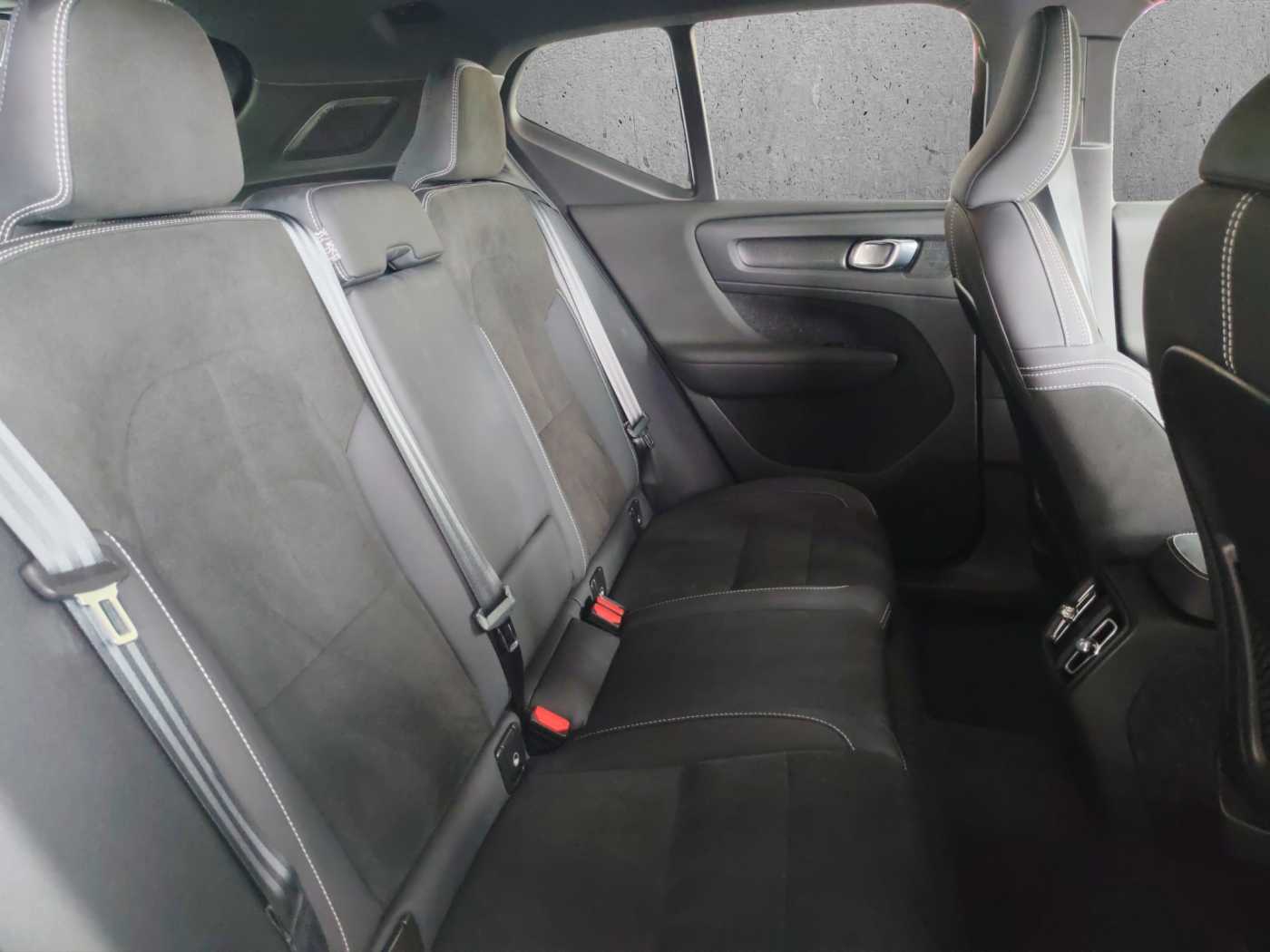 Volvo  XC40 Plus, B5 AWD Mild hybrid, Petrol, Dark