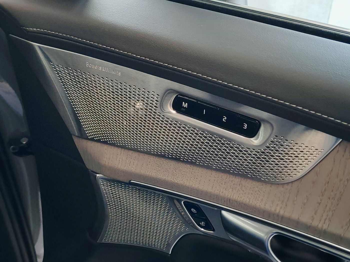 Volvo  XC90 Ultra, T8 AWD Plug-in hybrid, Electric/Petrol, Bright, 7 Seats