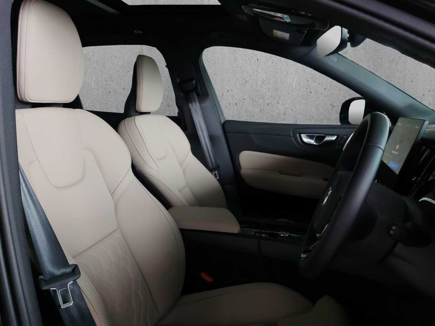 Volvo XC60 Ultra, T8 AWD Plug-in hybrid, Electric/Petrol, Dark