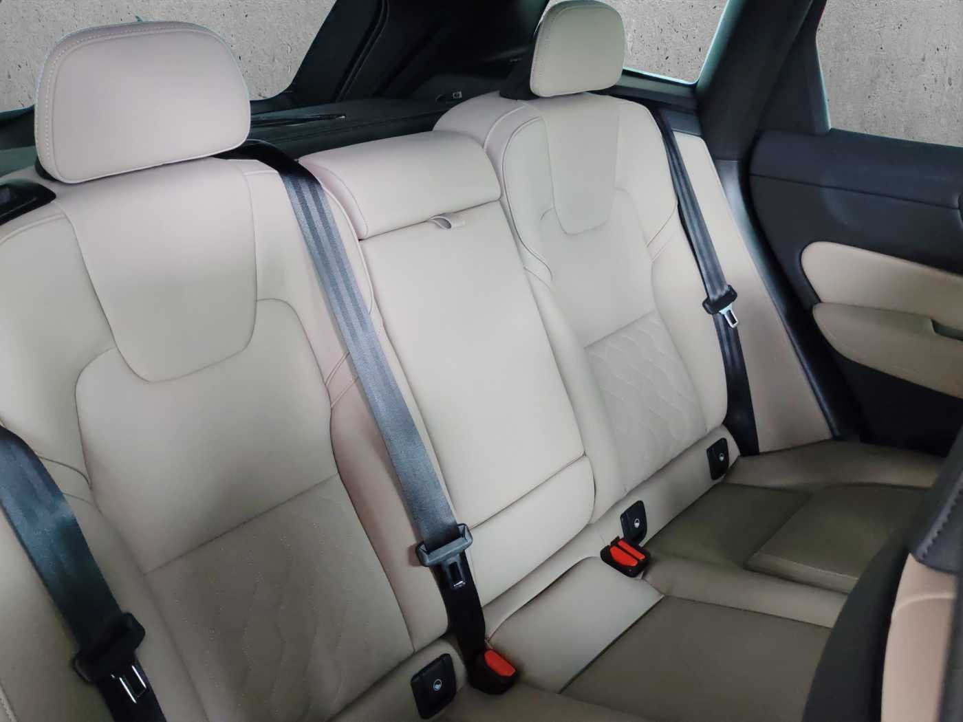 Volvo XC60 Ultra, T8 AWD Plug-in hybrid, Electric/Petrol, Dark