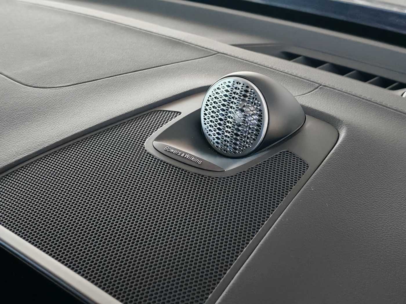 Volvo XC60 Ultra, T8 AWD Plug-in hybrid, Electric/Petrol, Dark