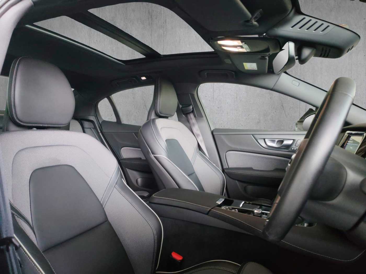 Volvo Recharge Plus, T8 AWD Plug-in hybrid, Electric/Petrol, Dark