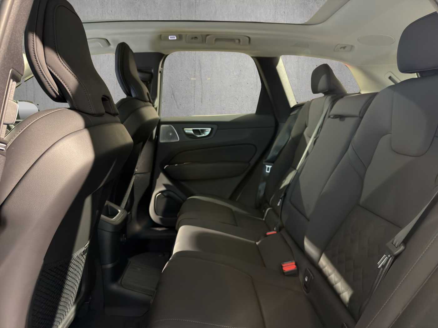 Volvo XC60 Ultra, T8 AWD Plug-in hybrid, Electric/Petrol, Dark