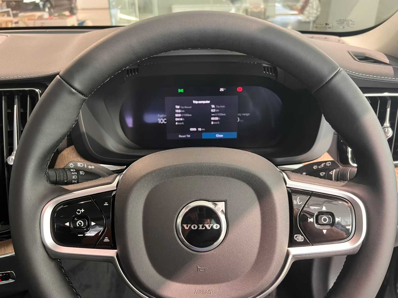 Volvo XC60 Ultra, T8 AWD Plug-in hybrid, Electric/Petrol, Dark