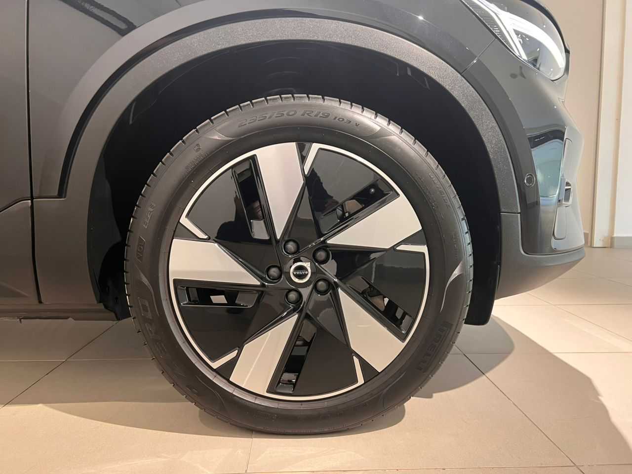 Volvo XC60 Ultra, T8 AWD Plug-in hybrid, Electric/Petrol, Dark