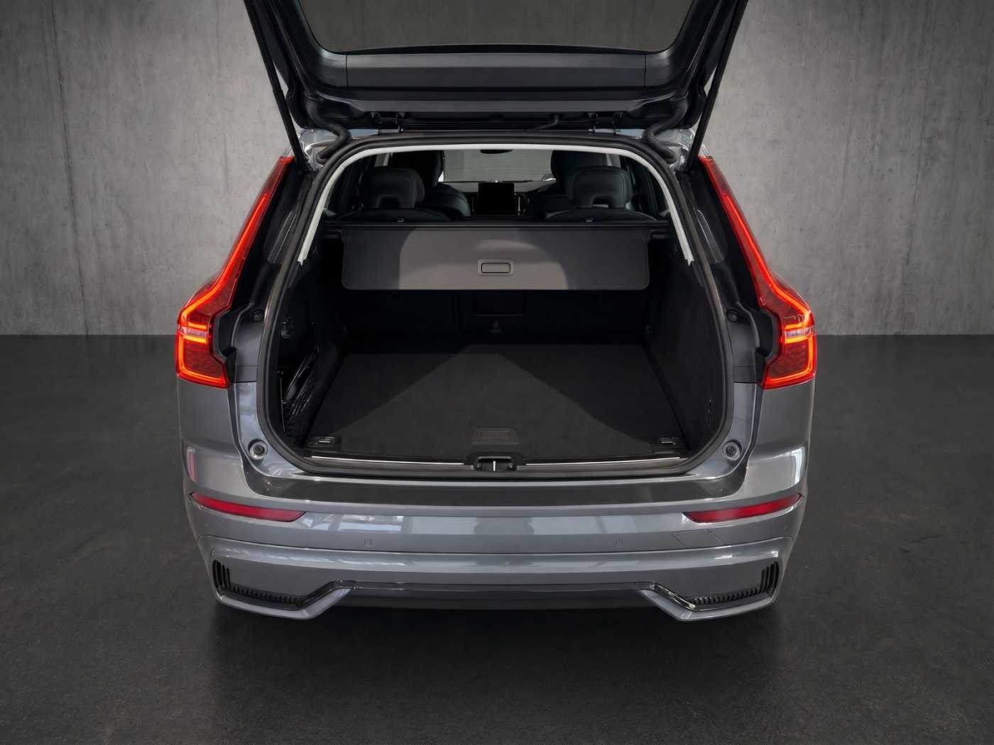 Volvo XC60 Ultra, T8 AWD Plug-in hybrid, Electric/Petrol, Dark