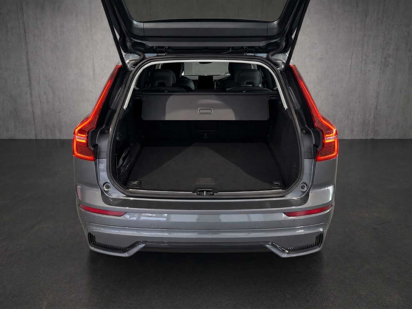 Volvo  XC60 Ultra, T8 AWD Plug-in hybrid, Electric/Petrol, Dark
