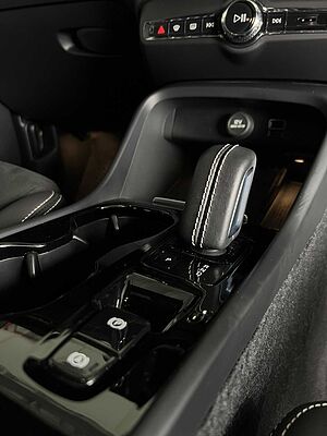 Volvo XC40 Recharge R-Design, T5