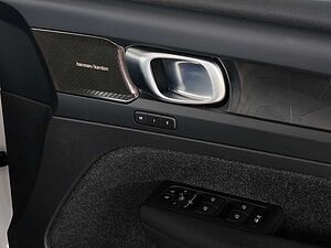 Volvo  XC40 Plus, B5 AWD Mild hybrid, Petrol, Dark