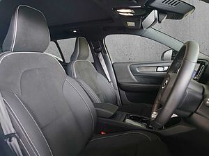 Volvo  XC40 Plus, B5 AWD Mild hybrid, Petrol, Dark