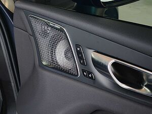 Volvo XC60 Ultra, T8 AWD Plug-in hybrid, Electric/Petrol, Dark