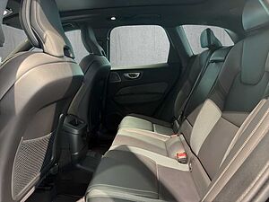 Volvo  XC60 Recharge Ultimate, T8 AWD Plug-in hybrid, Electric/Petrol, Dark